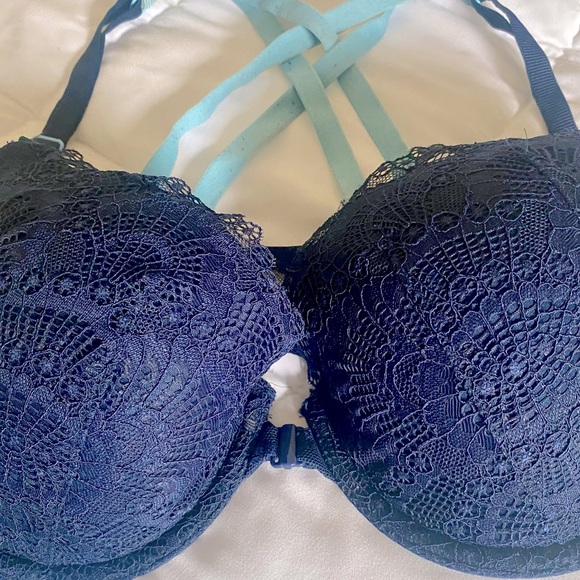 Victoria Secret Demi Bra Criss Cross - Picture 2 of 5